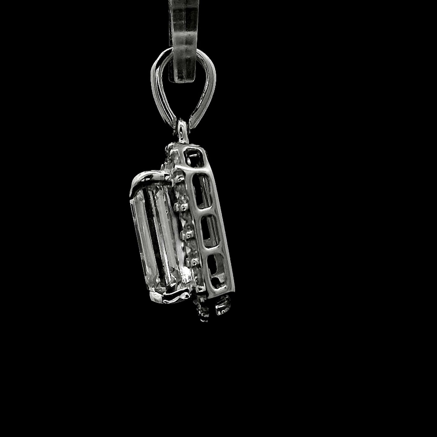 2.52 Carats Lab Grown Diamond 14K Gold Pendant