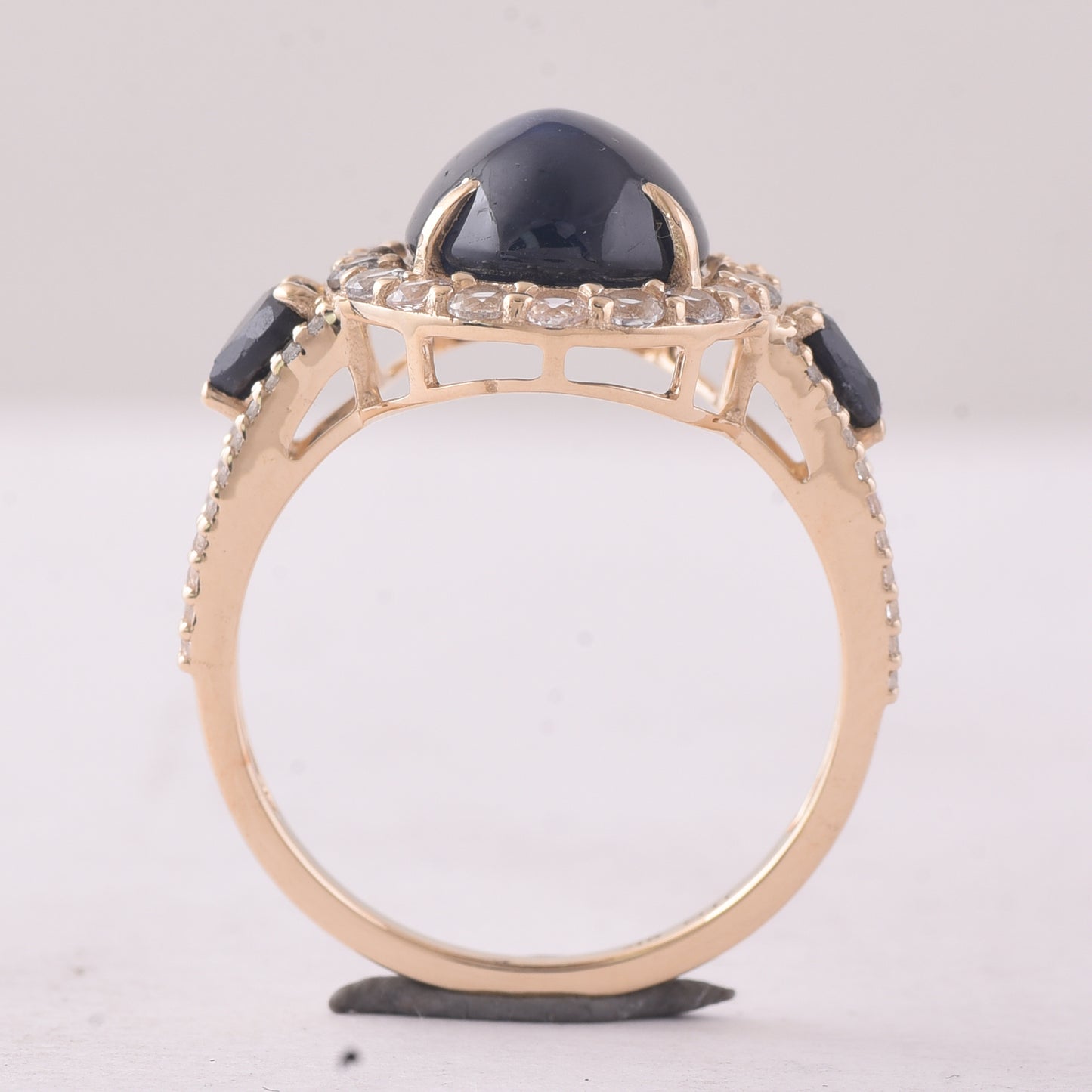 6.30 Ct Oval Sapphire 9K Gold Ring