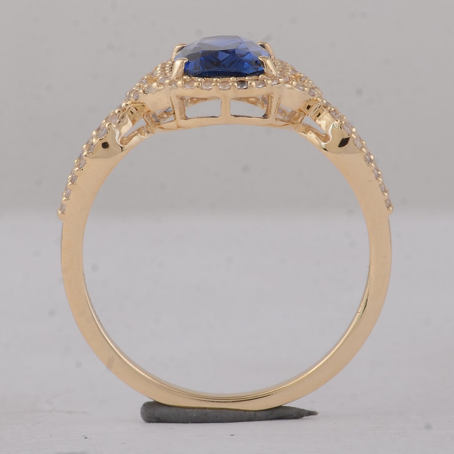 1.69 Ct Cushion Sapphire 9K Gold Ring
