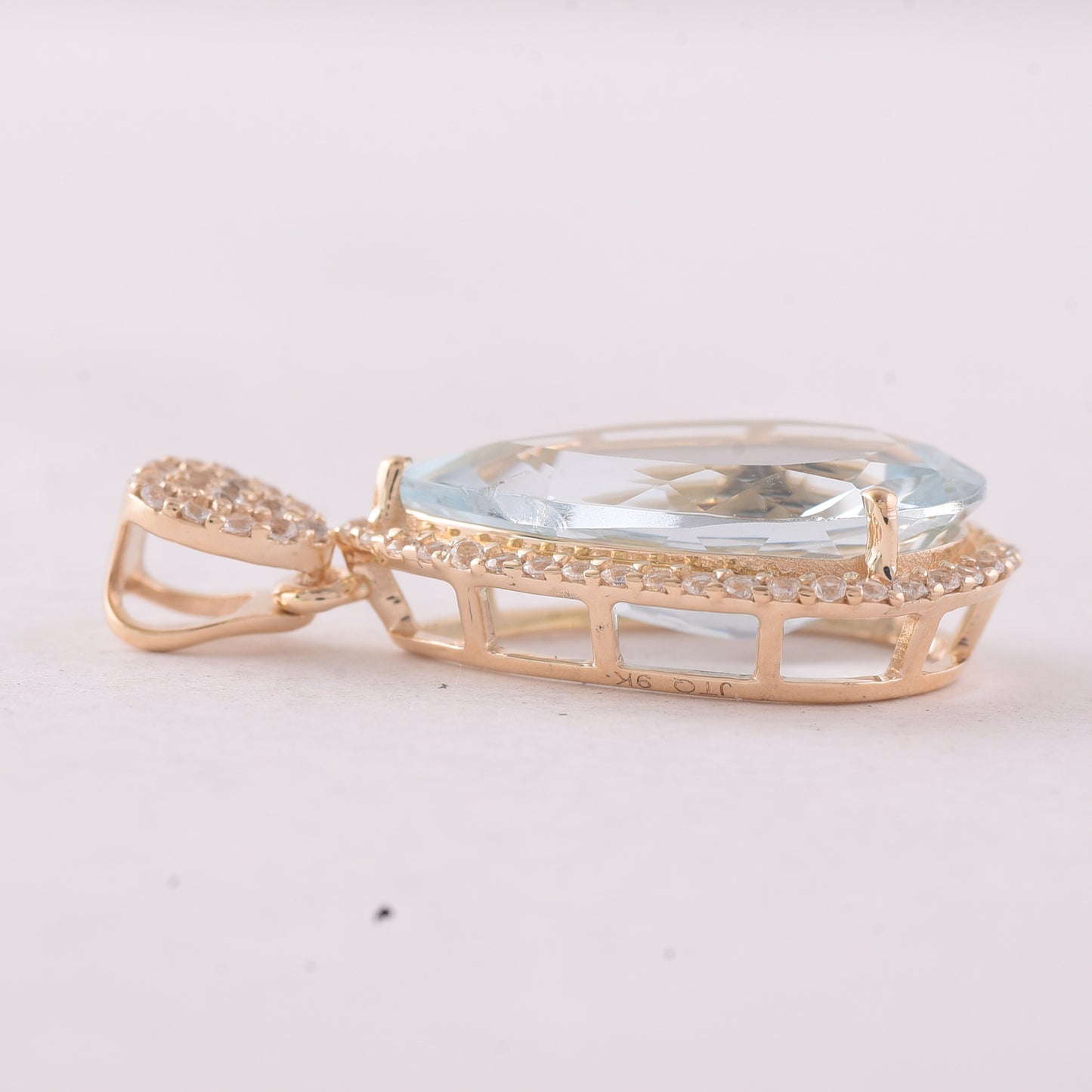 4.01 Ct Pear Aquamarine 9K Gold Pendant