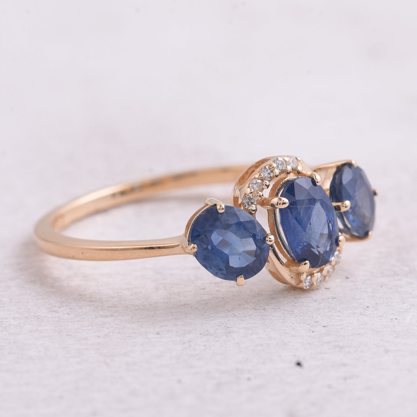 1.75 Ct Oval Natural Sapphire 14K Gold Ring