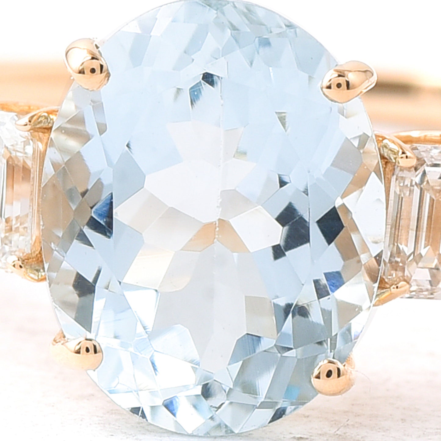 1.75 Ct Oval Aquamarine 14K Gold Ring