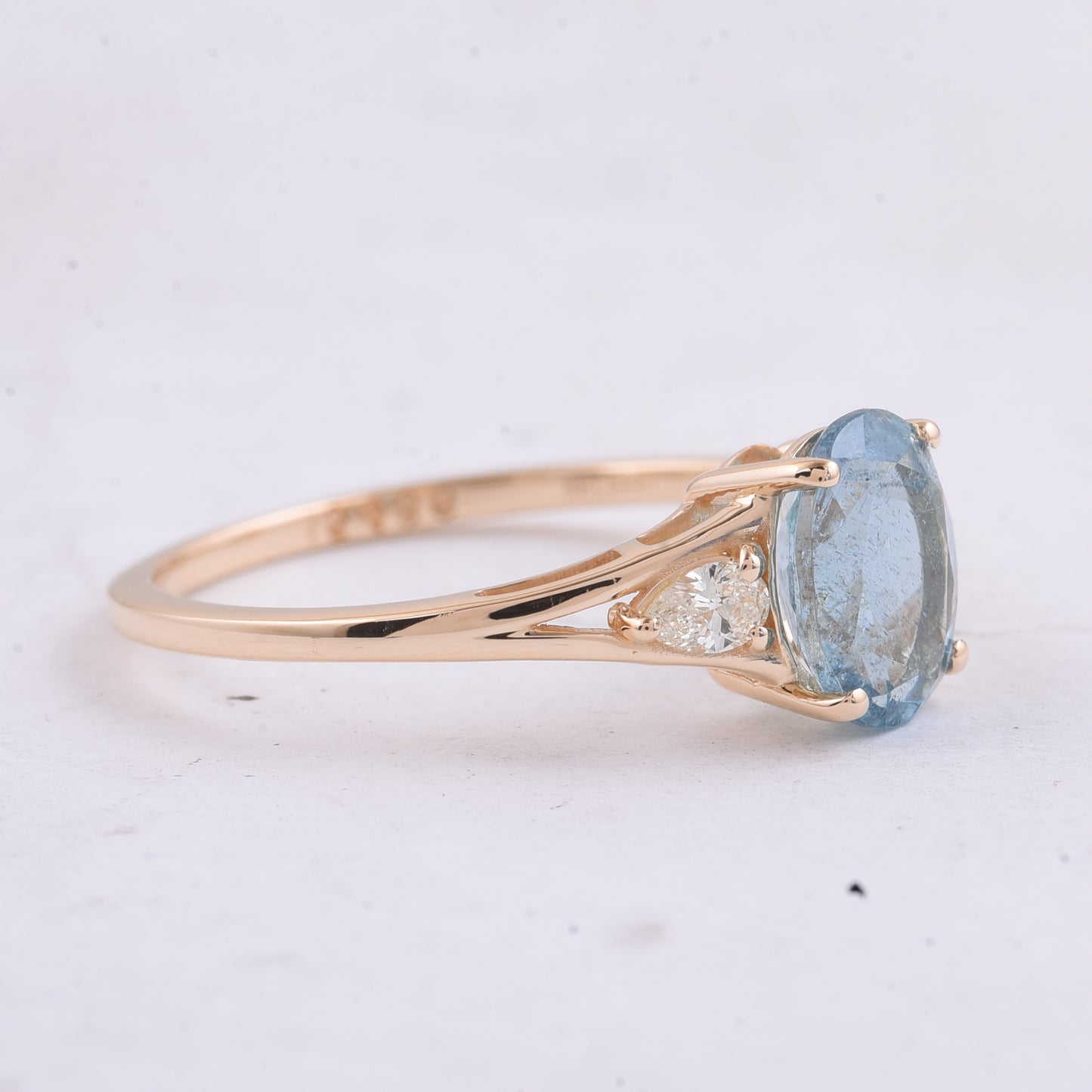 1.40 Ct Oval Natural Aquamarine 14K Gold Ring