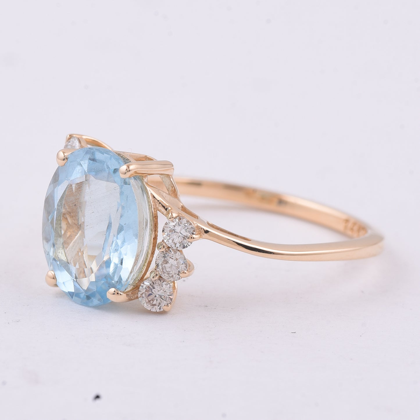 2.58 Ct Oval Natural Aquamarine 14K Gold Ring