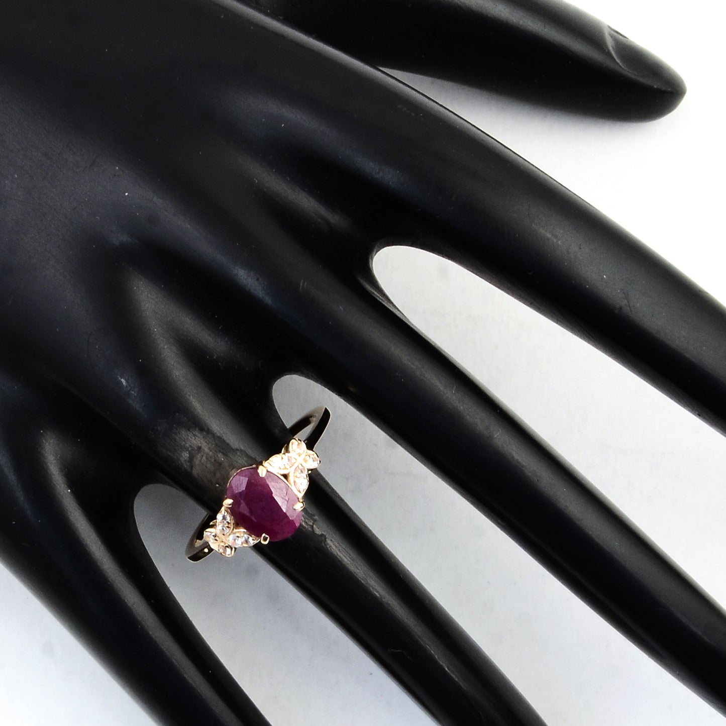 1.65 Ct Oval Ruby 14K Gold Ring
