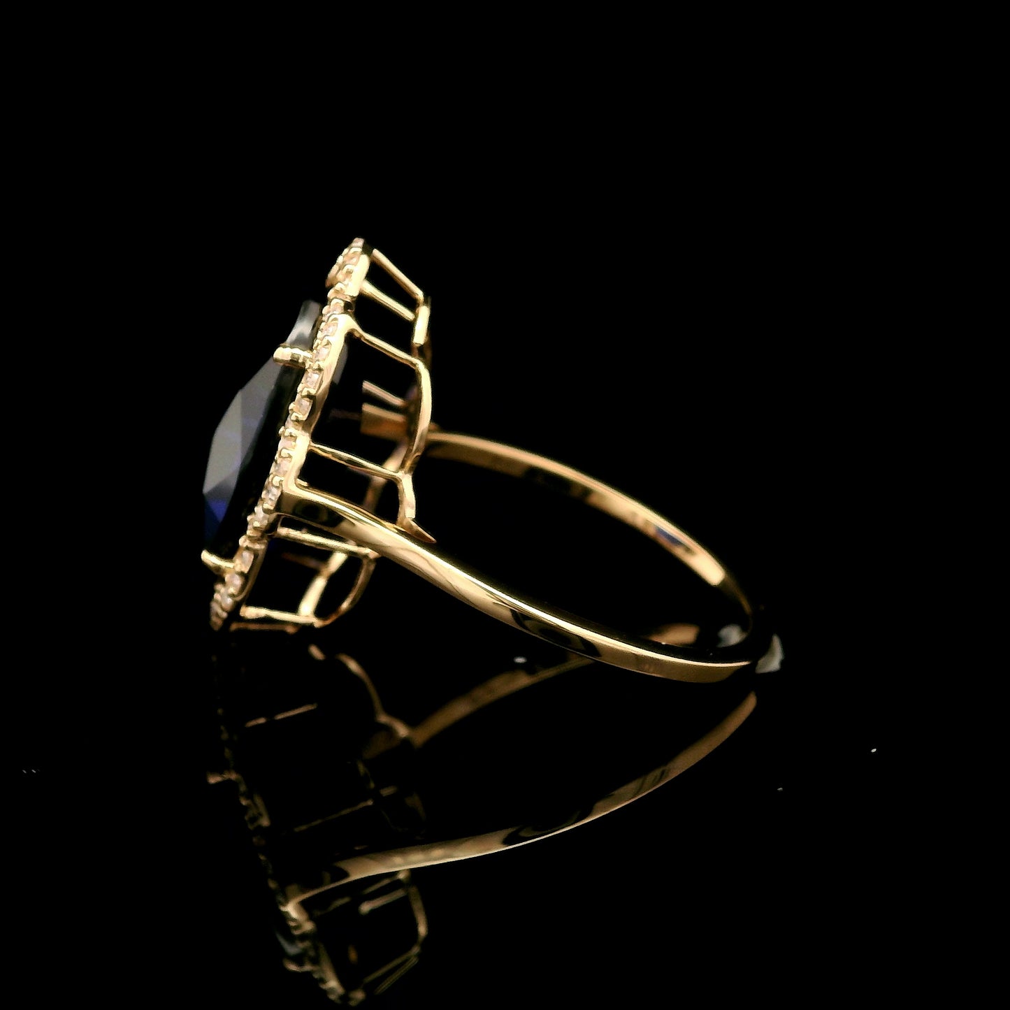 7.63 Ct Oval Mixed Cut Lab Grown Sapphire 14K Gold Ring