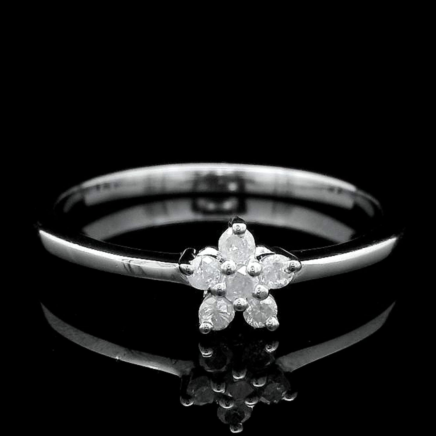0.13 Ct Round Diamond 925 Silver Ring