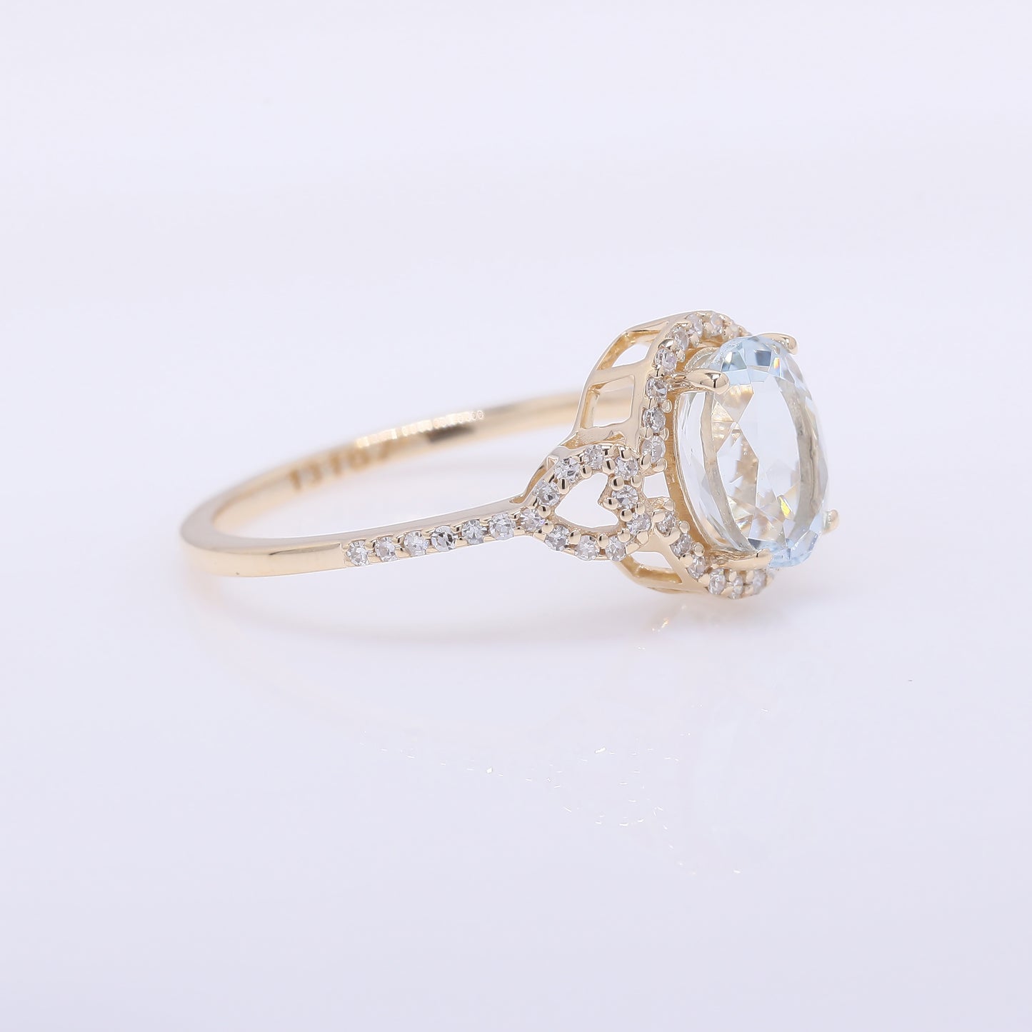 1.59 Ct Oval Mixed Cut Natural Aquamarine 14K Gold Ring