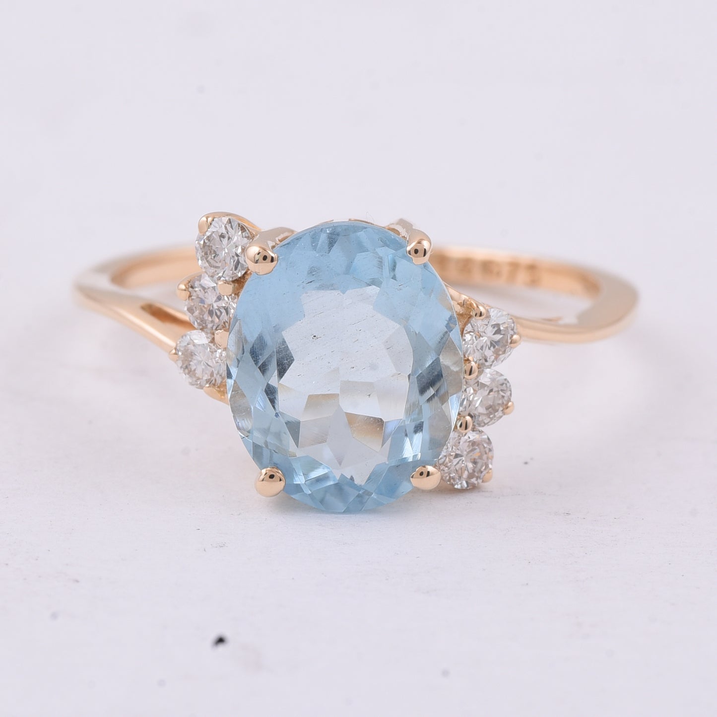 2.58 Ct Oval Natural Aquamarine 14K Gold Ring