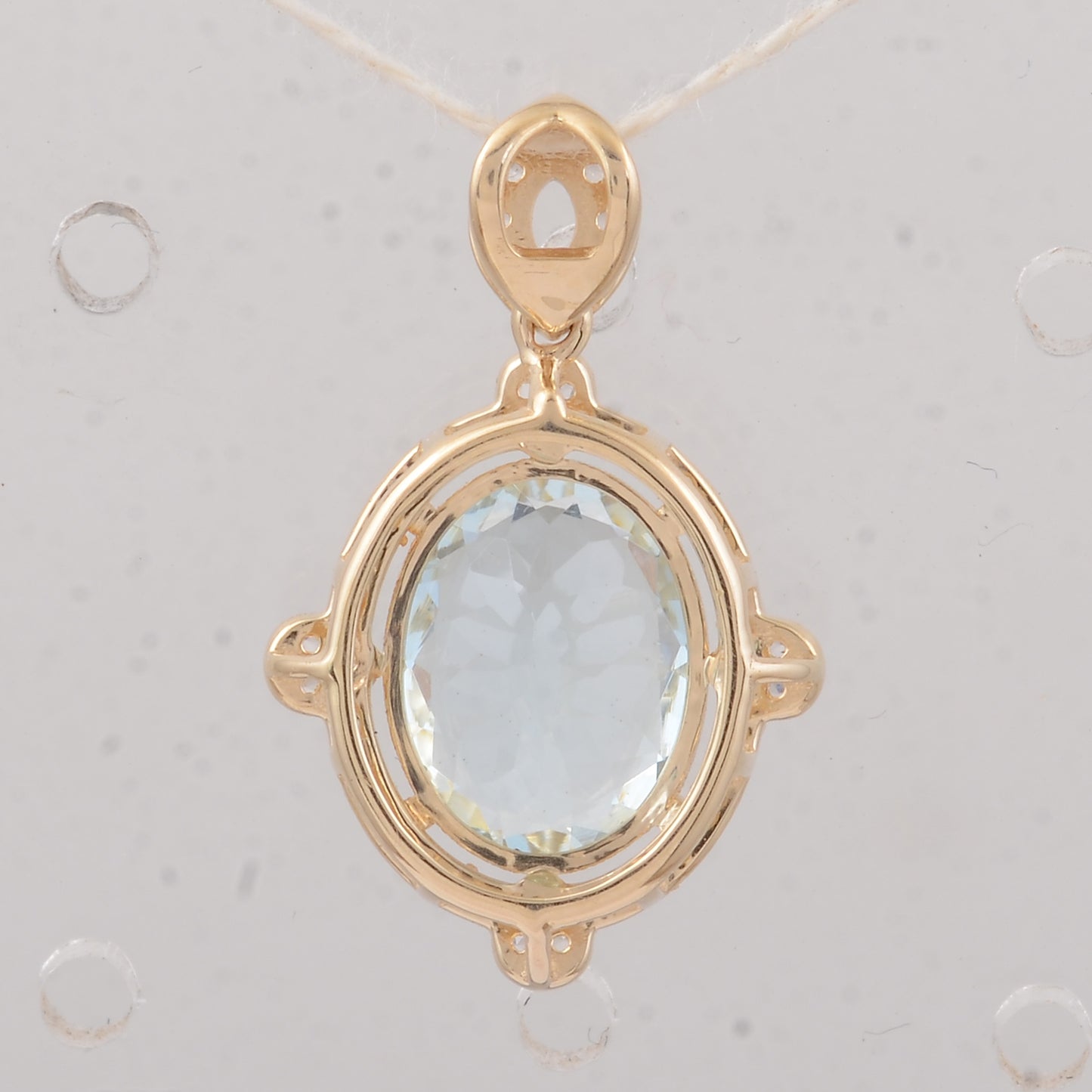 2.27 Ct Oval Aquamarine 9K Gold Pendant