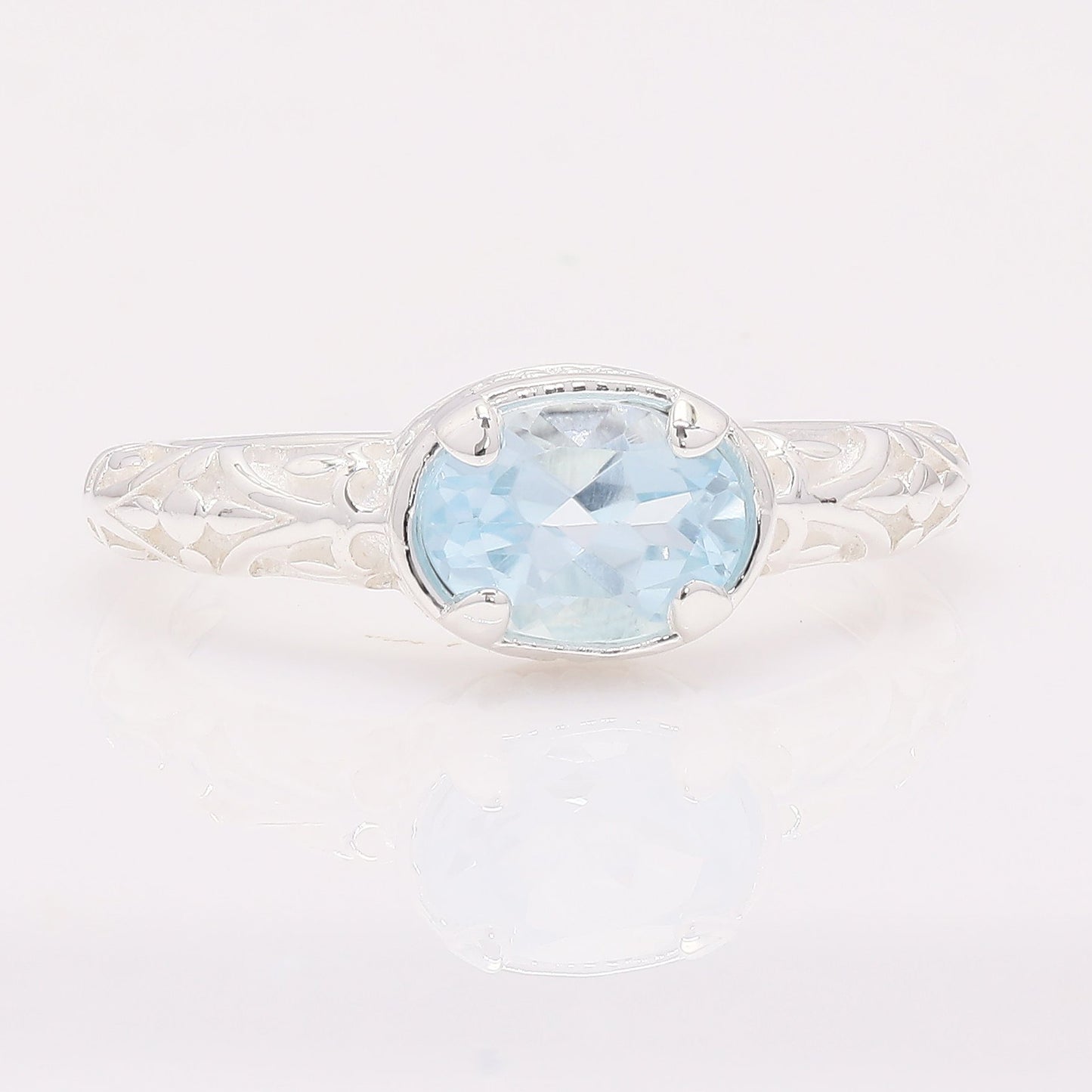 1.60 Ct Oval Blue Topaz 925 Silver Ring