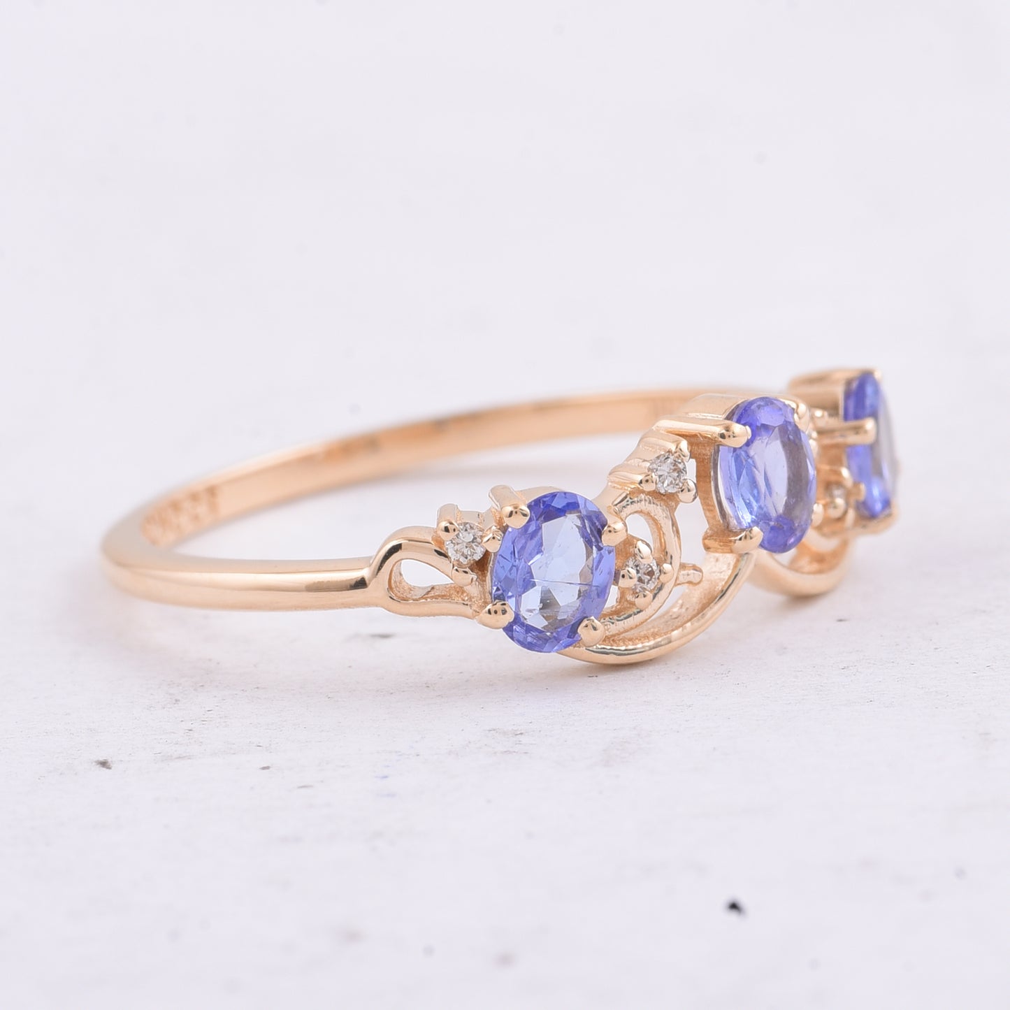 0.52 Ct Oval Natural Tanzanite 14K Gold Ring