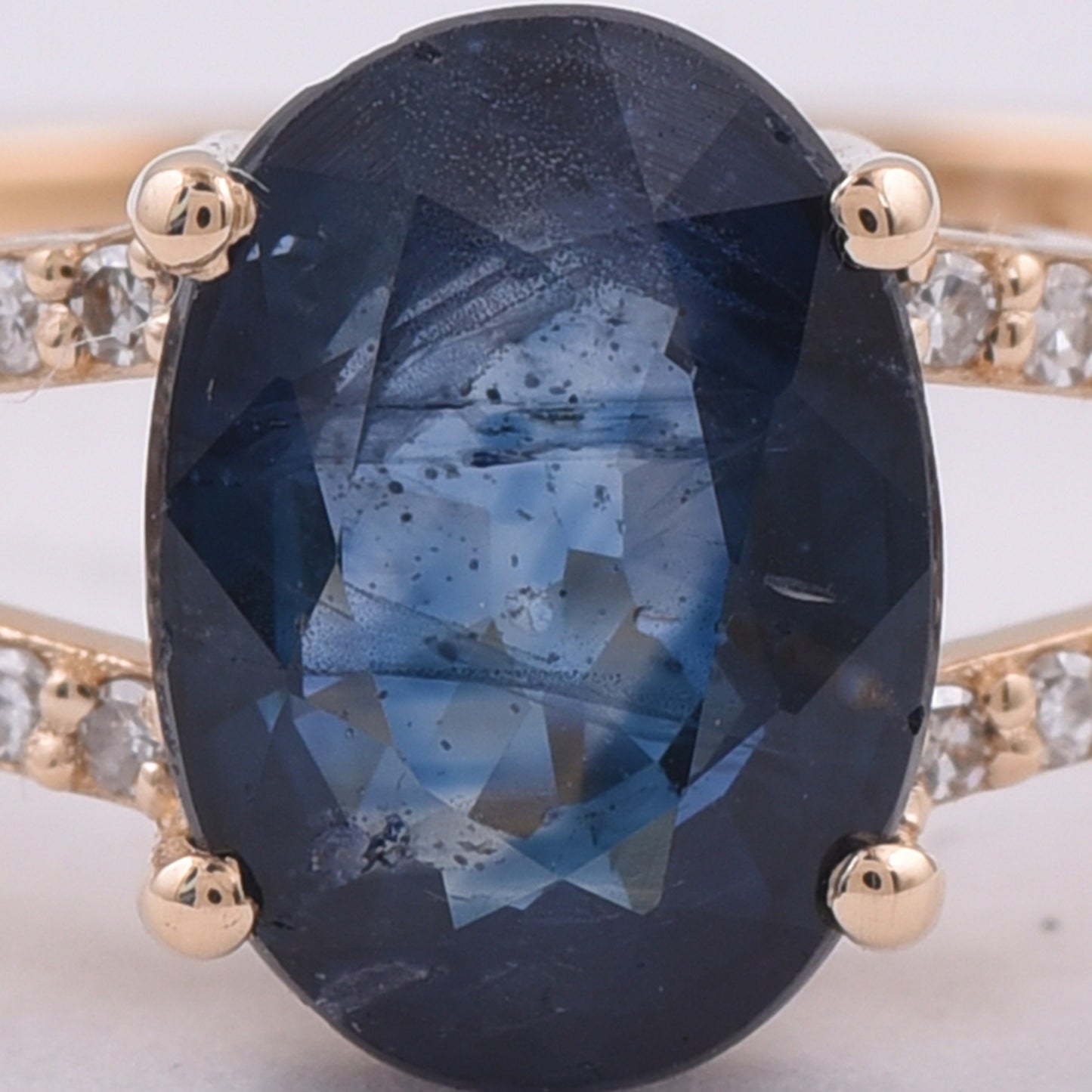 2.03 Ct Oval Natural Sapphire 14K Gold Ring