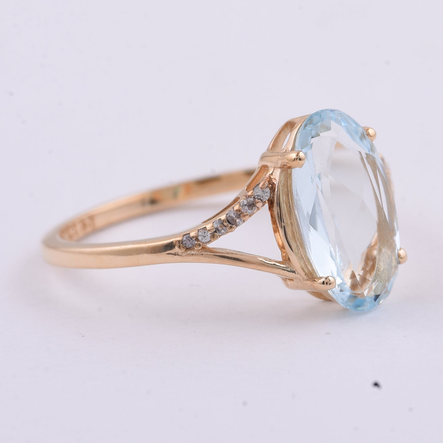 1.76 Ct Oval Natural Aquamarine 14K Gold Ring