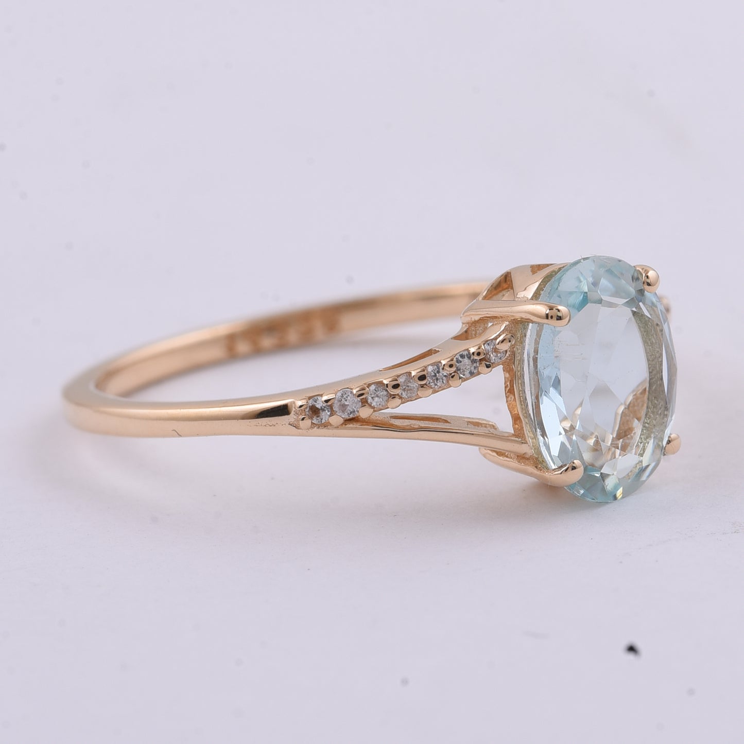 1.05 Ct Oval Natural Aquamarine 14K Gold Ring