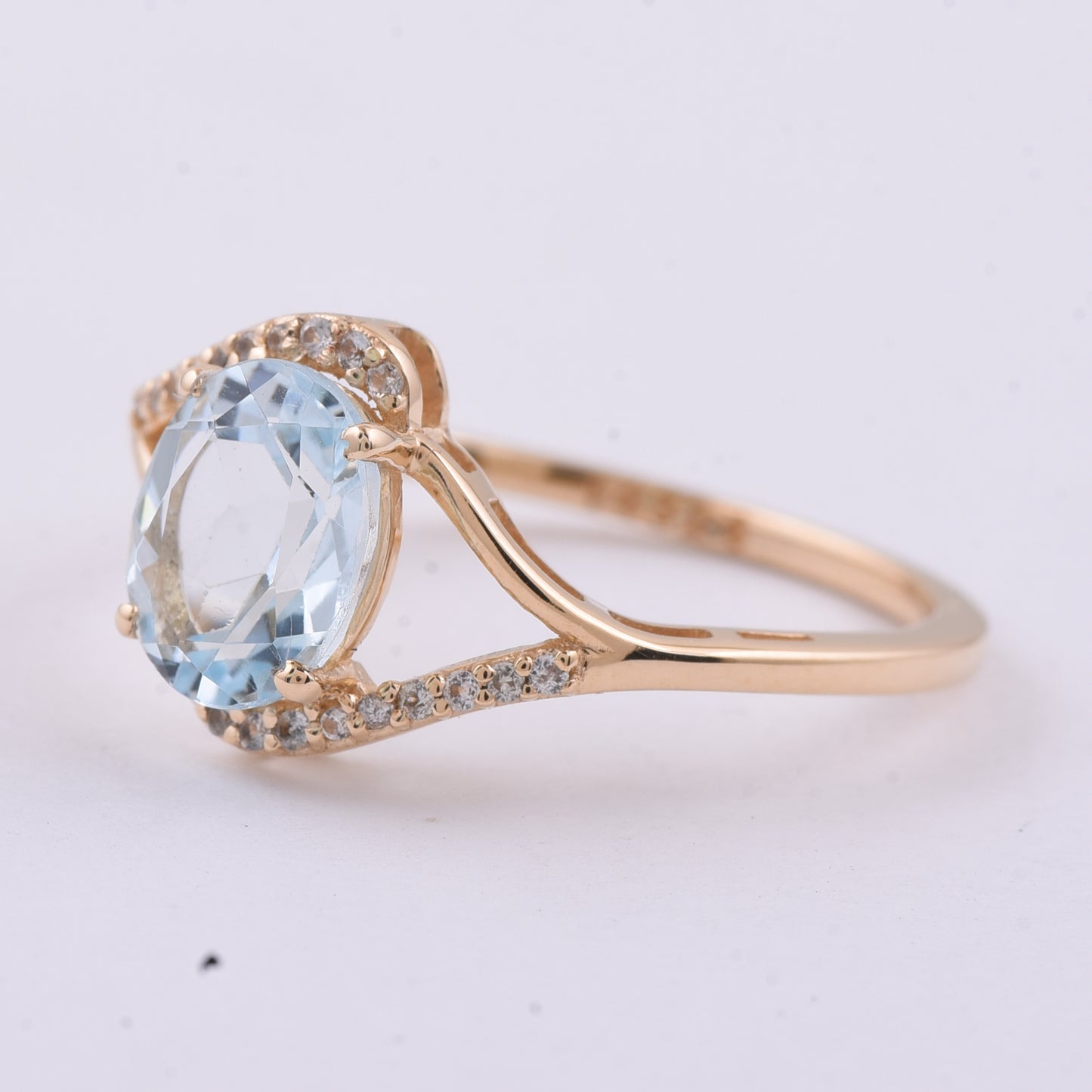 1.30 Ct Oval Natural Aquamarine 14K Gold Ring