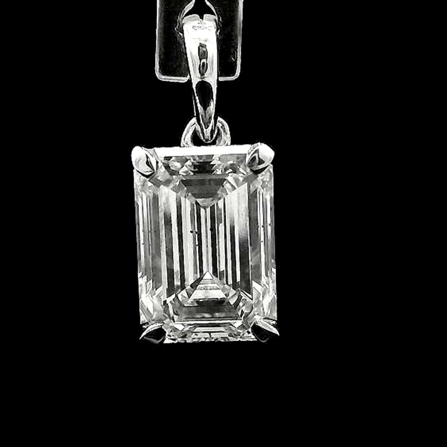 2.27 Carats Lab Grown Diamond 14K Gold Pendant