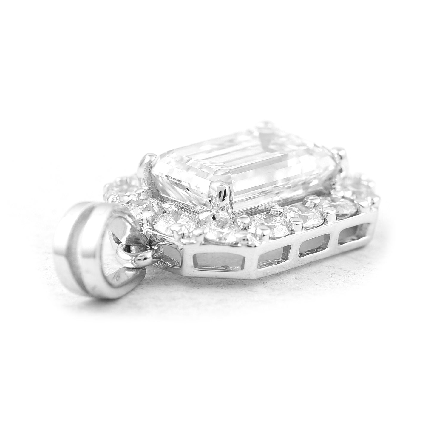 2.28 Carats Lab Grown Diamond 14K Gold Pendant