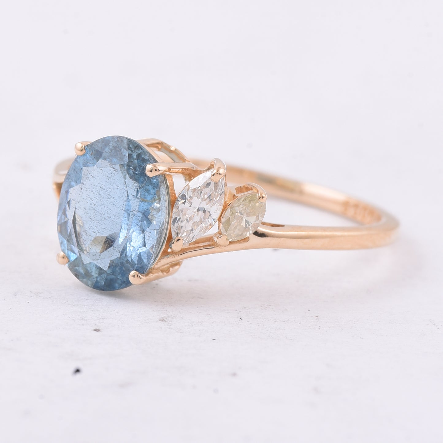 1.69 Ct Oval Natural Aquamarine 14K Gold Ring