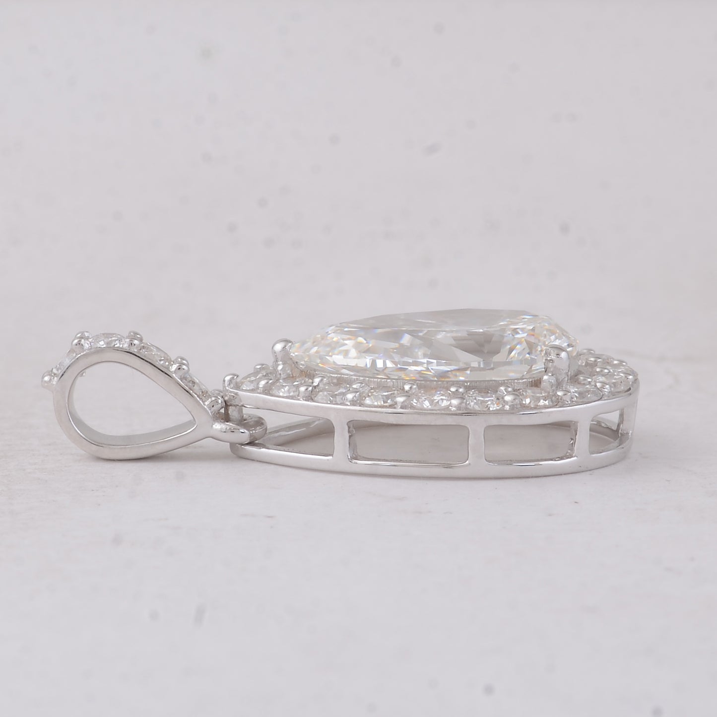 2.54 Carats Lab Grown Diamond 14K Gold Pendant