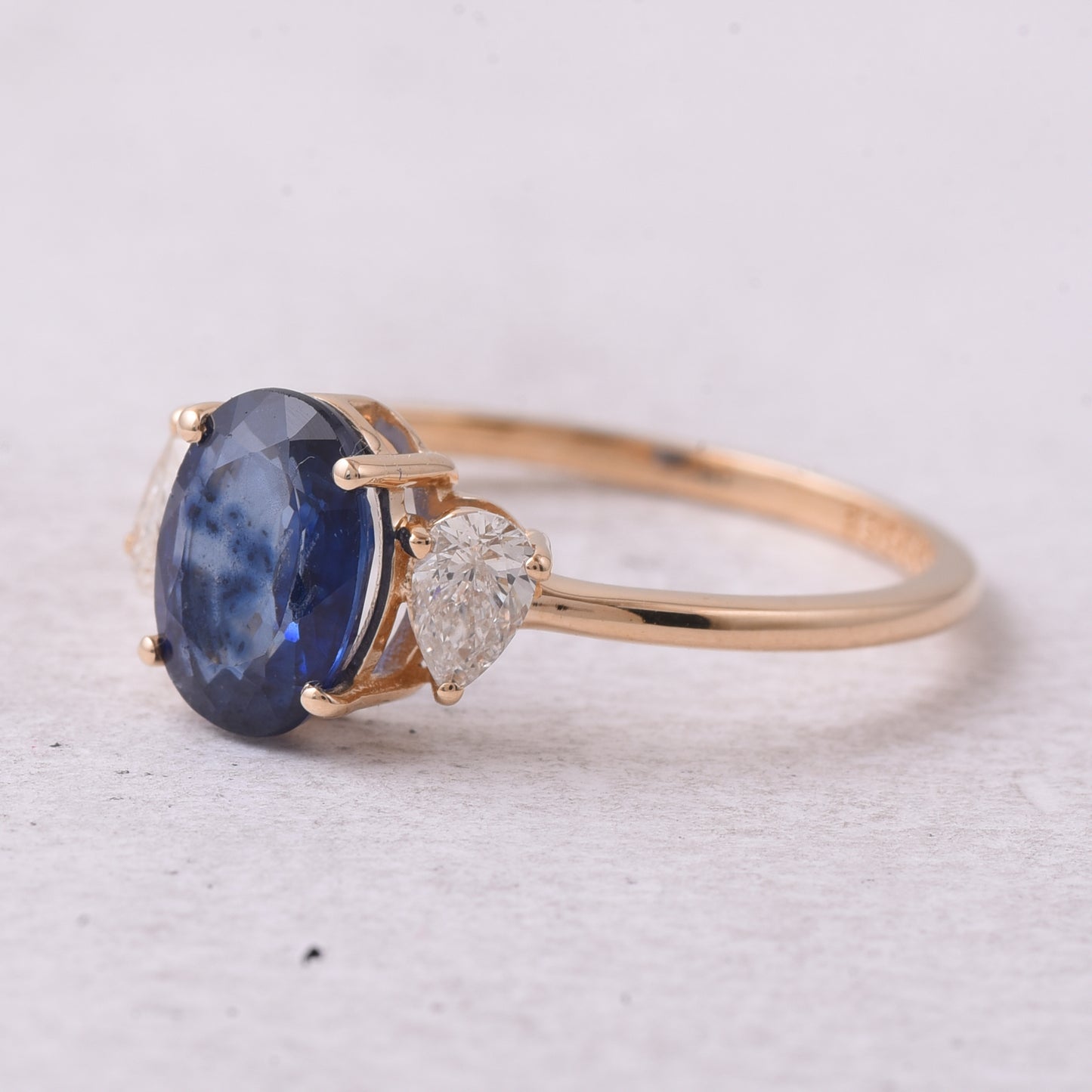 1.75 Ct Oval Natural Sapphire 14K Gold Ring