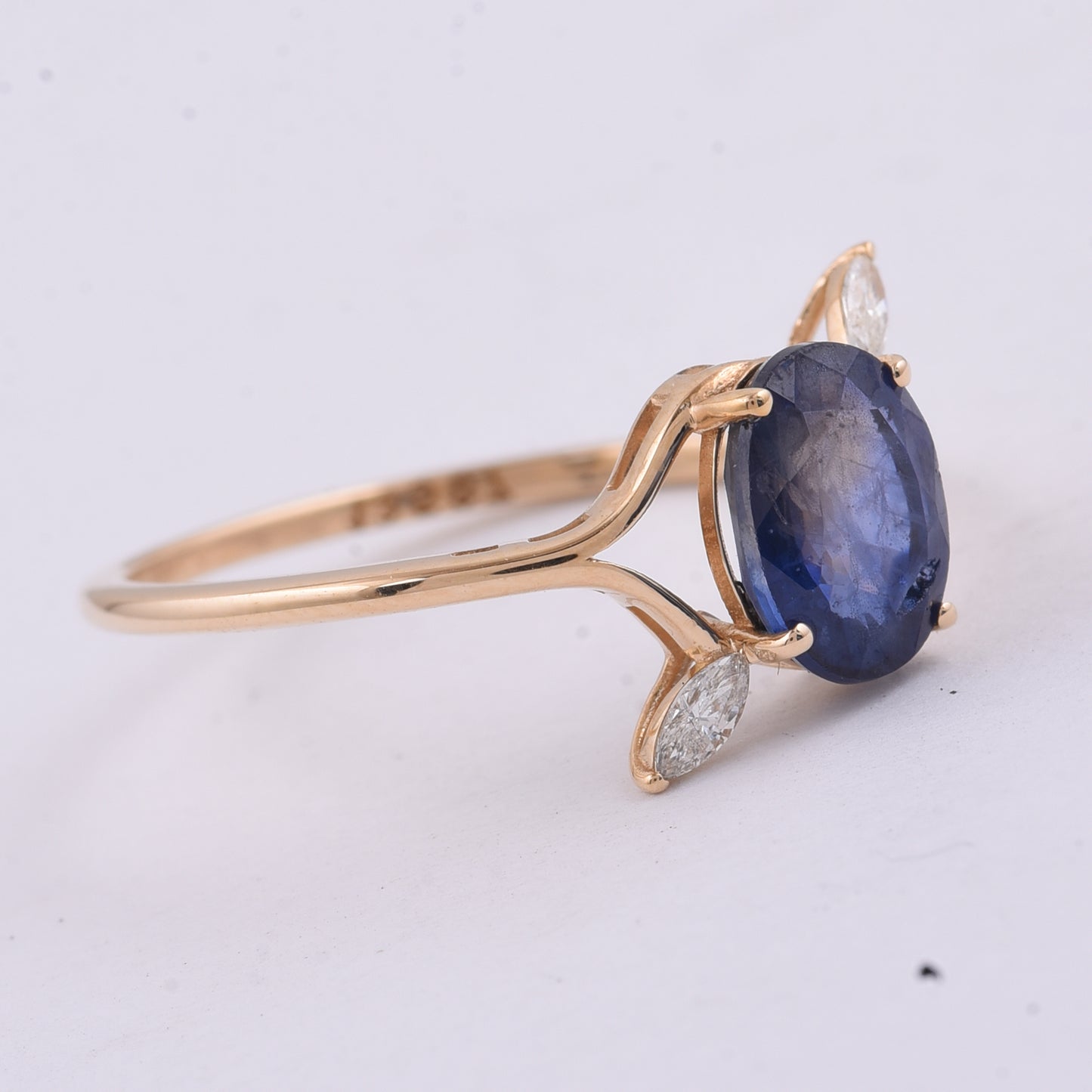 1.74 Ct Oval Natural Sapphire 14K Gold Ring
