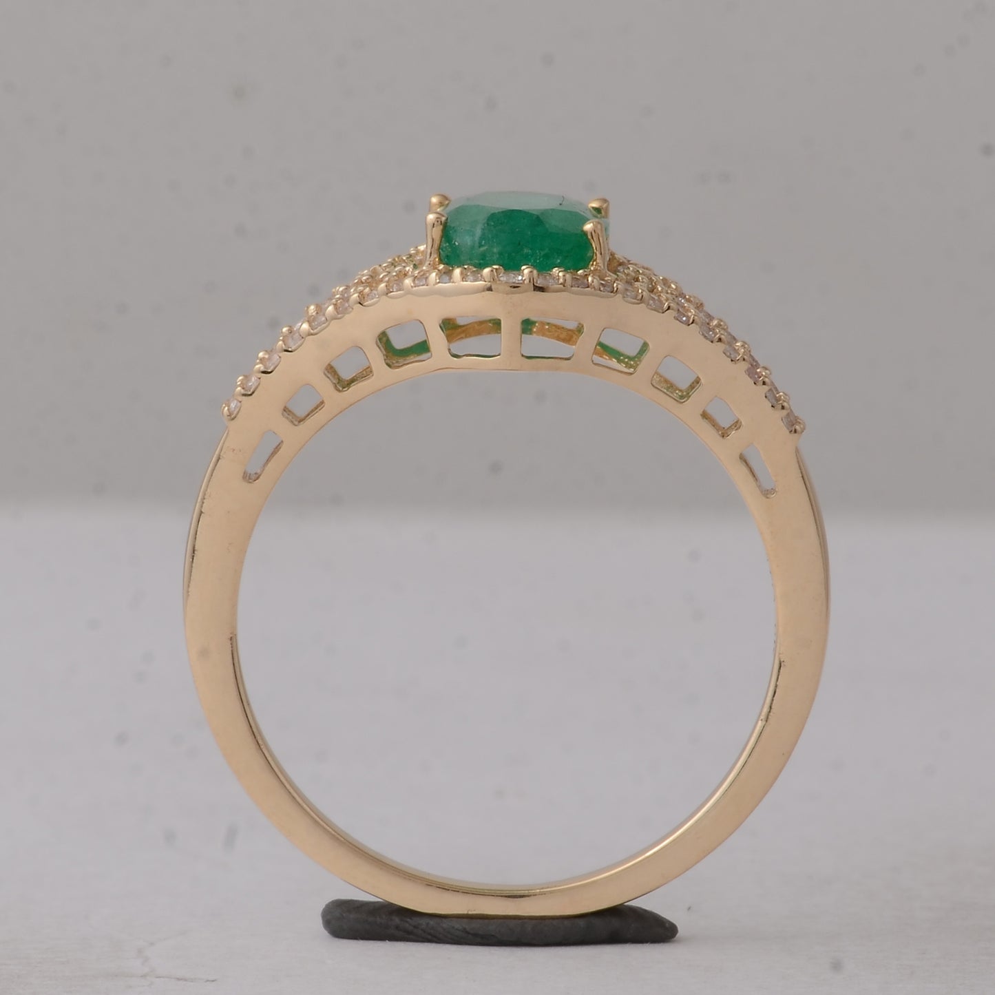 1.50 Ct Oval Emerald 9K Gold Ring
