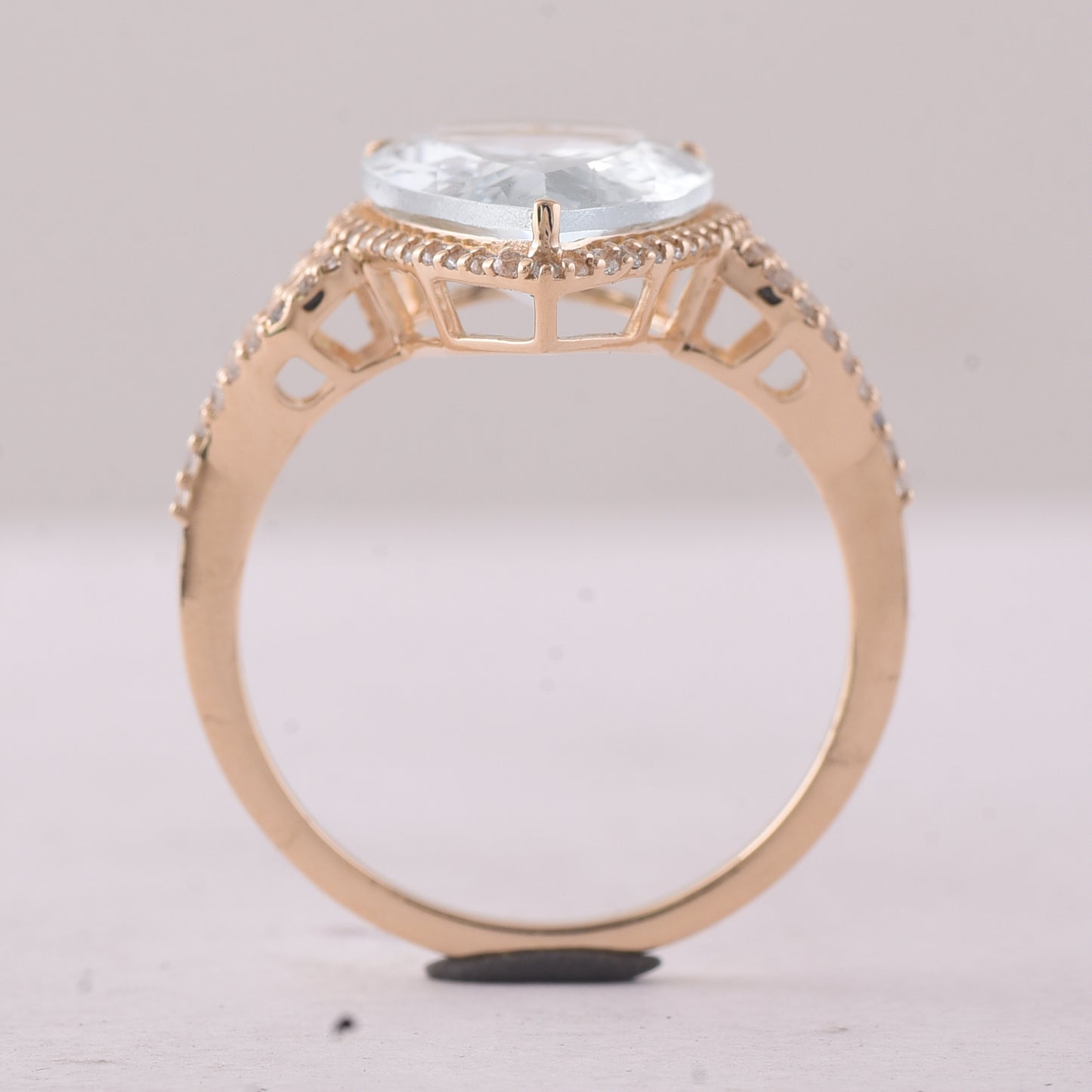 4.05 Ct Pear Aquamarine 9K Gold Ring