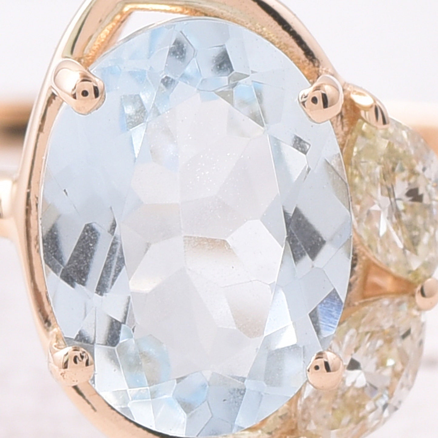 1.40 Ct Oval Mixed Cut Natural Aquamarine 14K Gold Ring