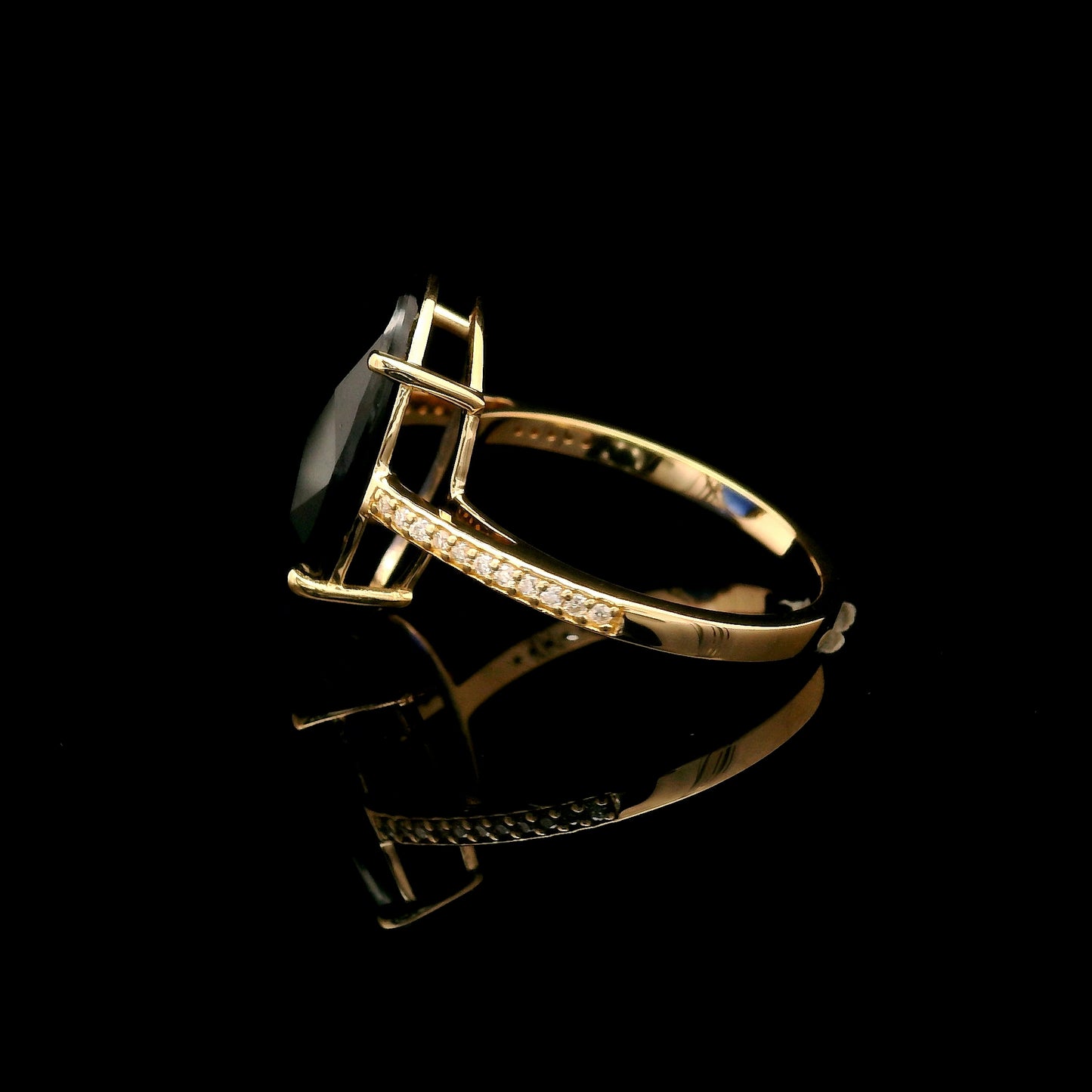 6.87 Ct Oval Lab Grown Sapphire 14K Gold Ring