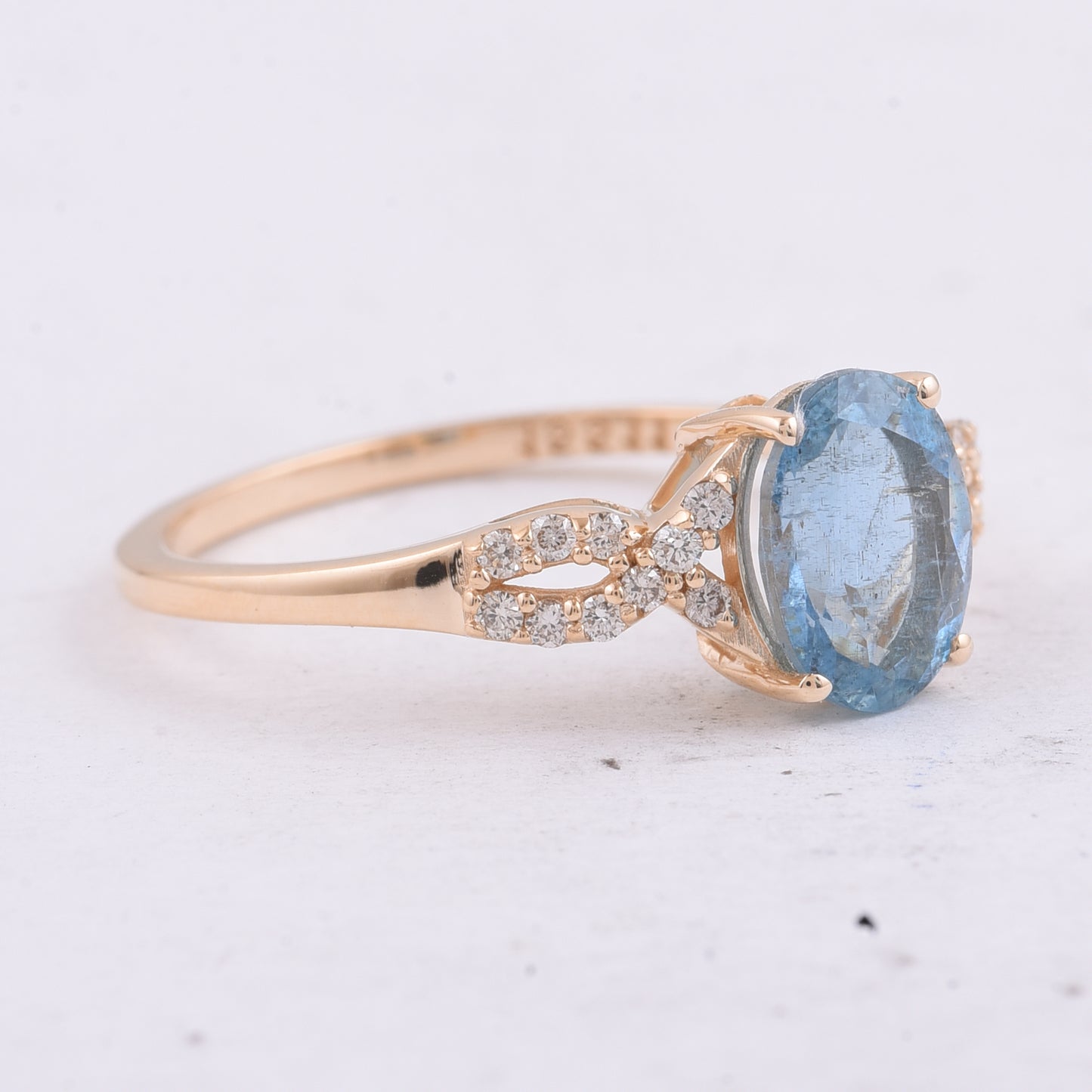1.26 Ct Oval Natural Aquamarine 14K Gold Ring
