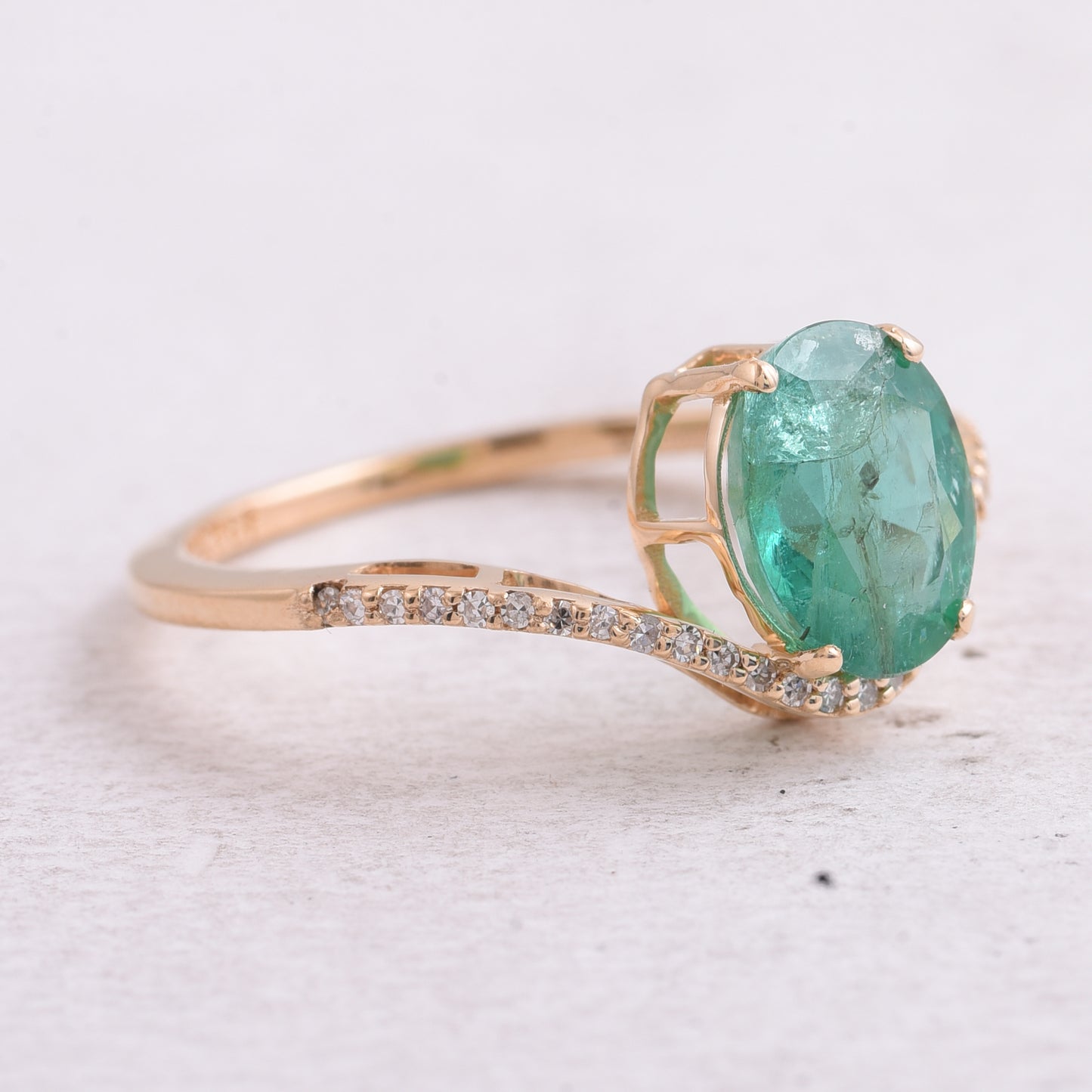 1.73 Ct Oval Natural Emerald 14K Gold Ring