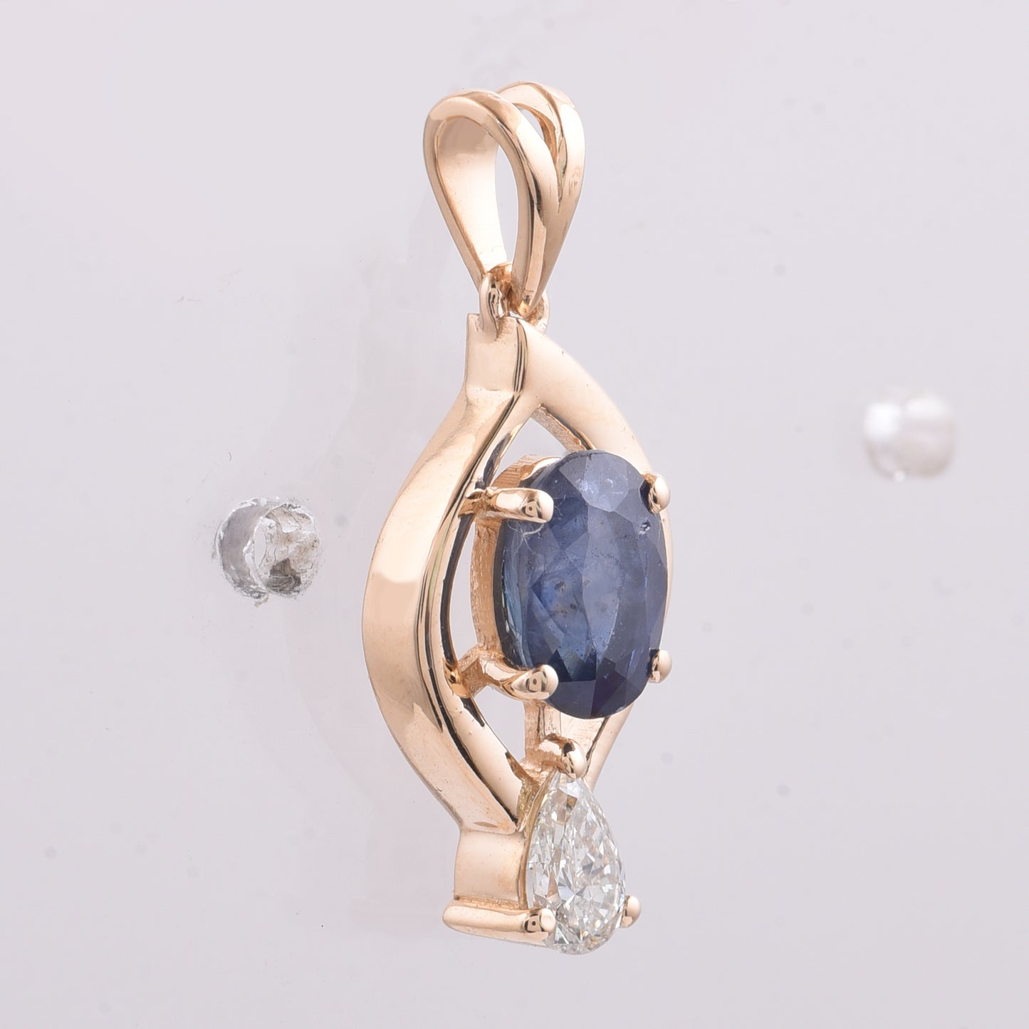 1.35 Ct Oval Natural Sapphire 14K Gold Pendant