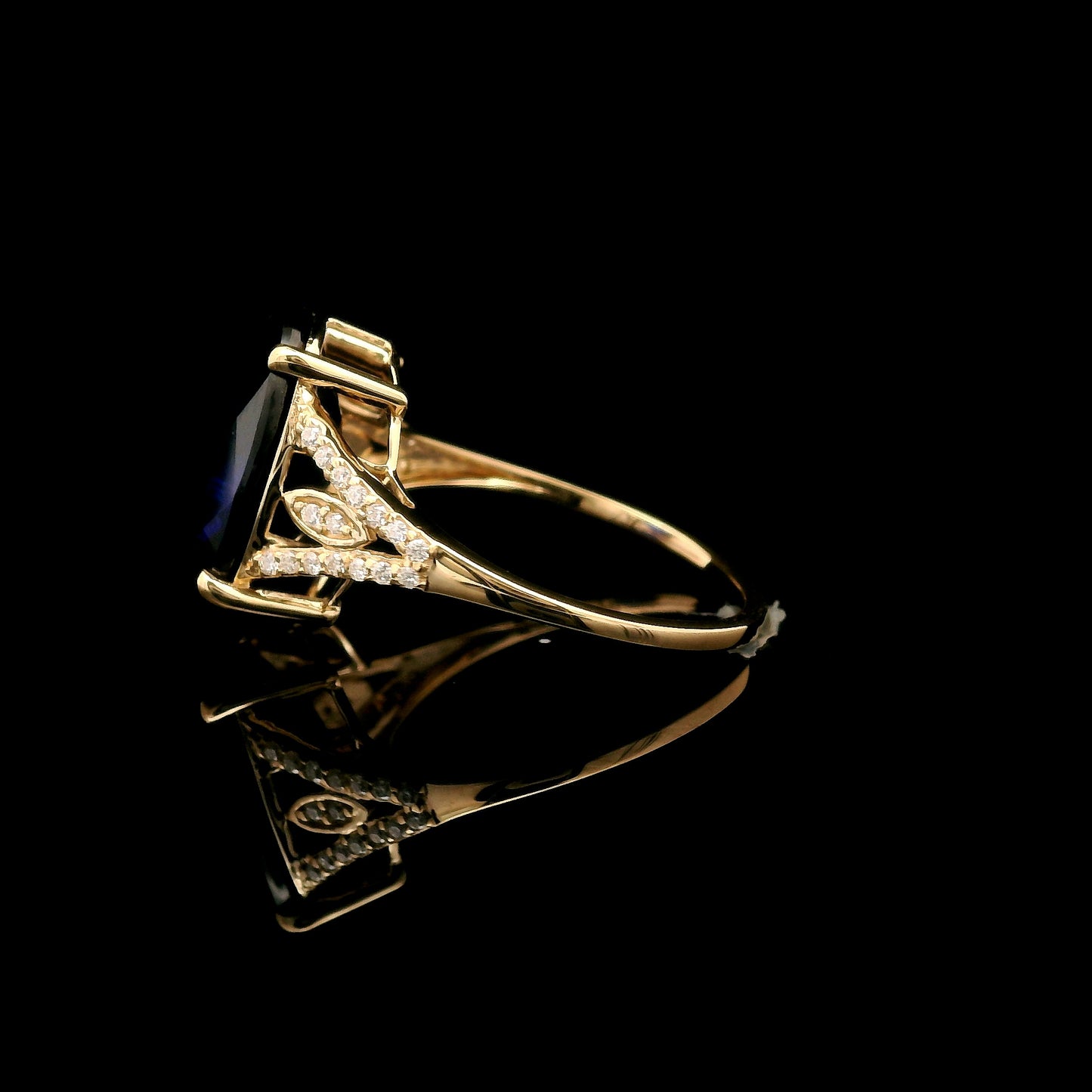 6.58 Ct Oval Mixed Cut Lab Grown Sapphire 14K Gold Ring