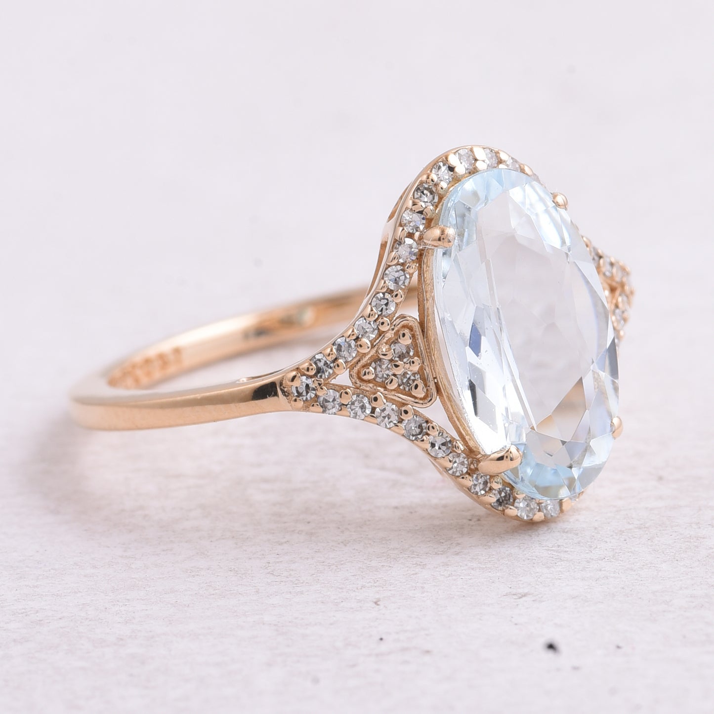 2.14 Ct Oval Mixed Cut Natural Aquamarine 14K Gold Ring