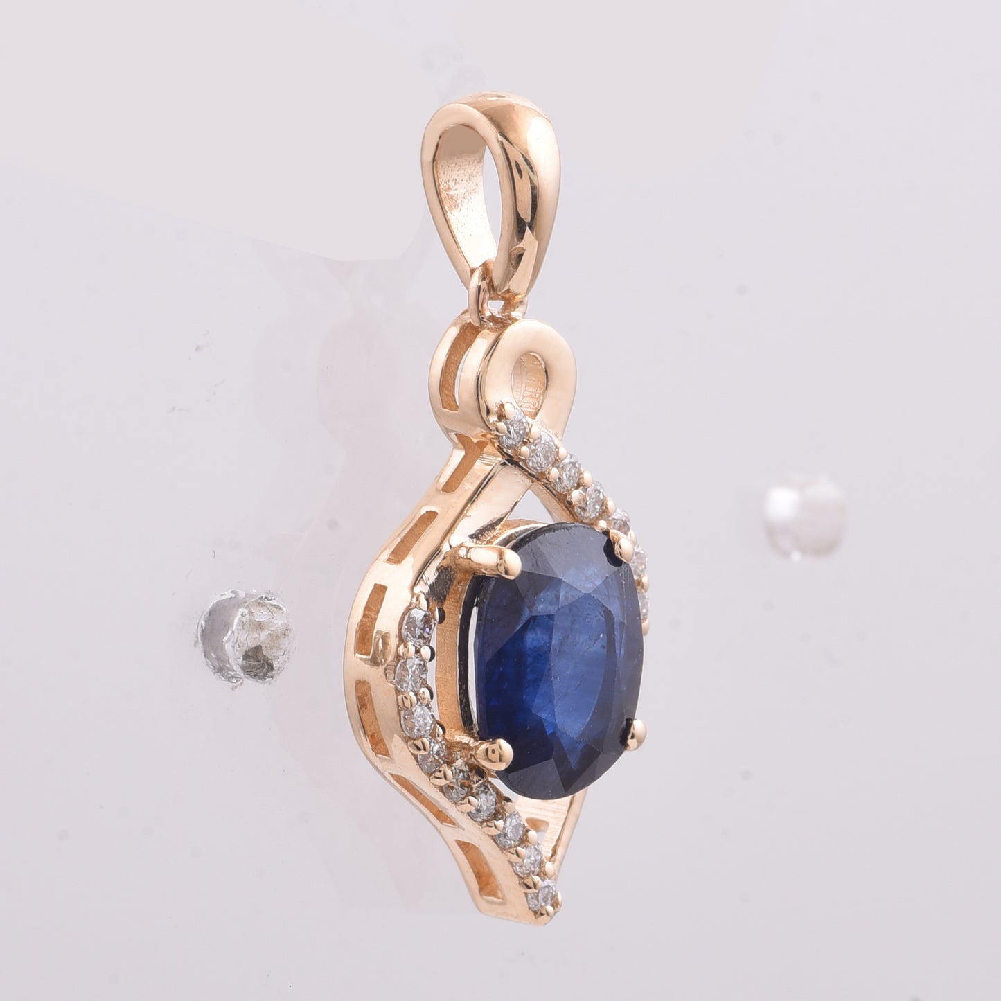 1.60 Ct Oval Natural Sapphire 14K Gold Pendant