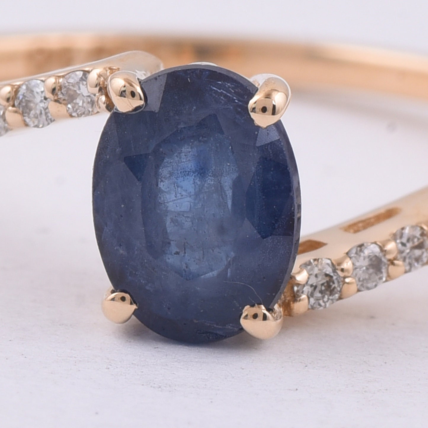 1.43 Ct Oval Natural Sapphire 14K Gold Ring