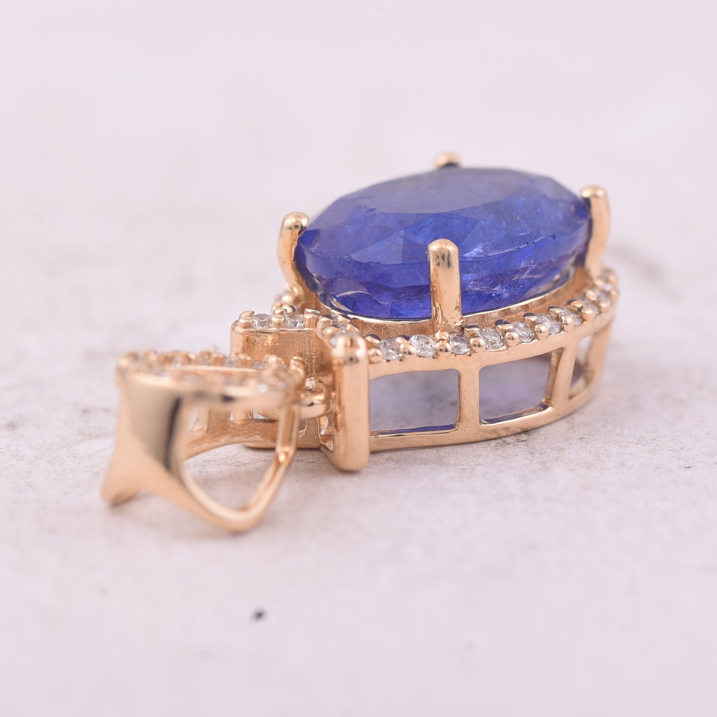 3.52 Ct Oval Mixed Cut Natural Tanzanite 14K Gold Pendant