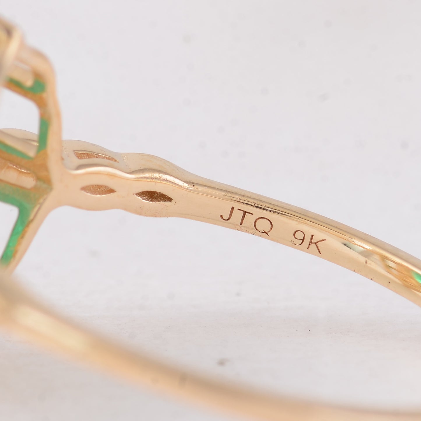 1.29 Ct Oval Emerald 9K Gold Ring