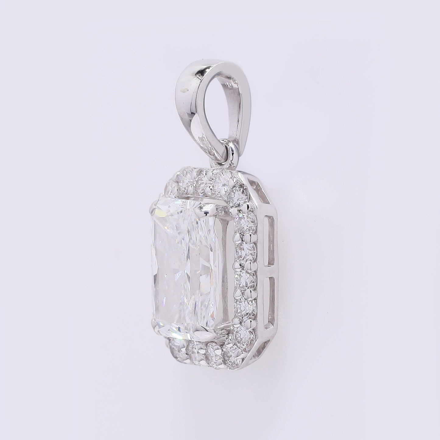 2.31 Carats Lab Grown Diamond 14K Gold Pendant