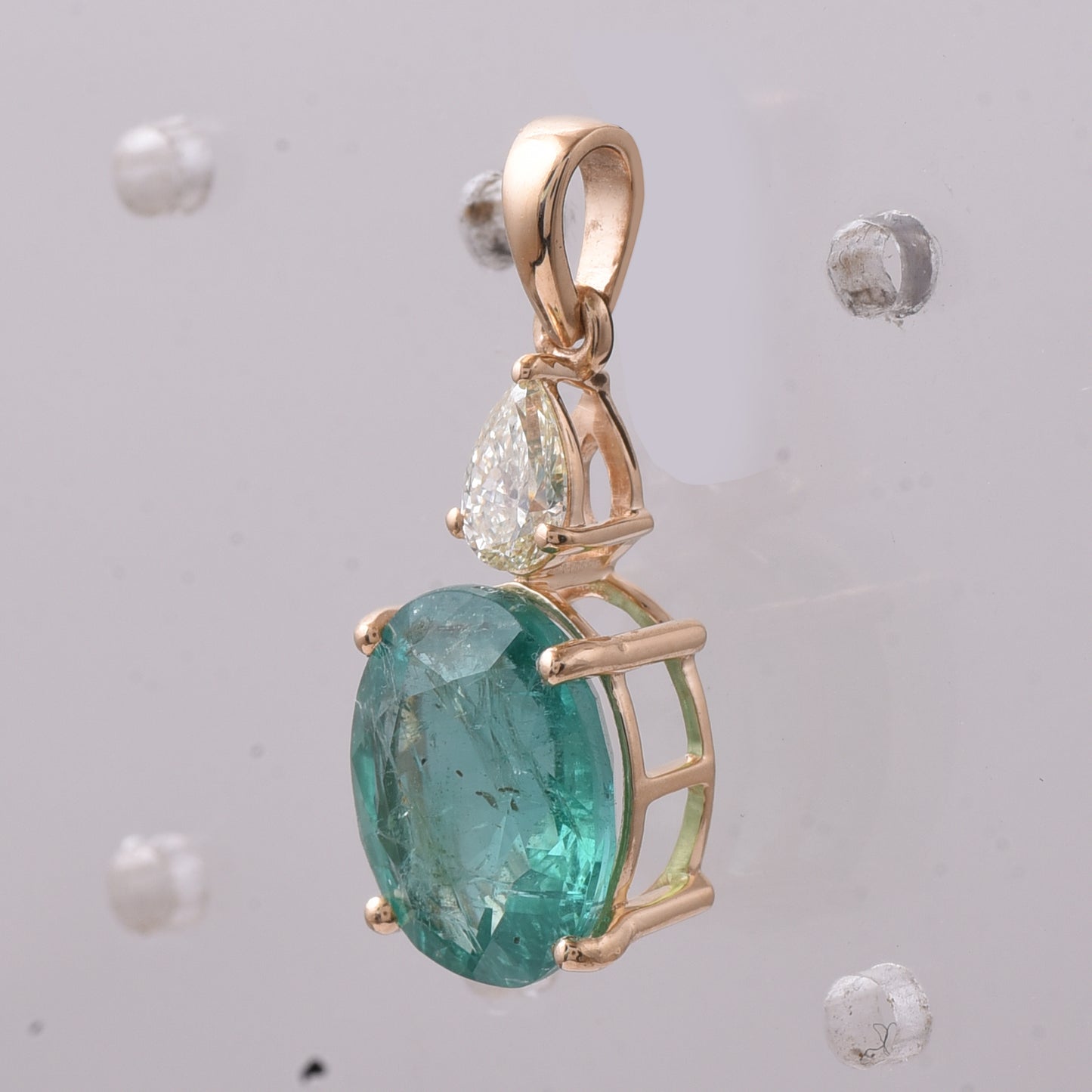 1.63 Ct Oval Emerald 14K Gold Pendant