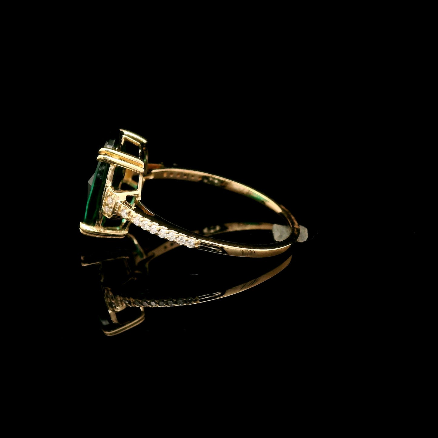 3.26 Ct Oval Mixed Cut Lab Grown Emerald 14K Gold Ring