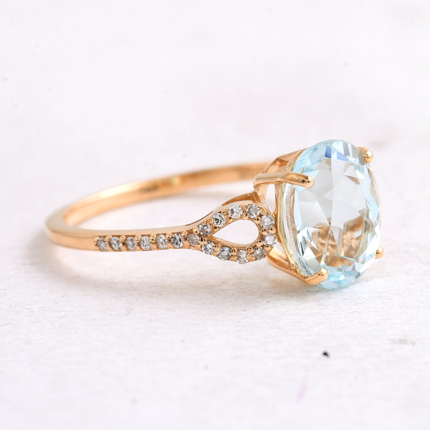 2.06 Ct Oval Mixed Cut Natural Aquamarine 14K Gold Ring