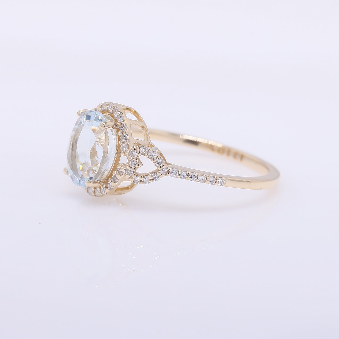 1.59 Ct Oval Mixed Cut Natural Aquamarine 14K Gold Ring