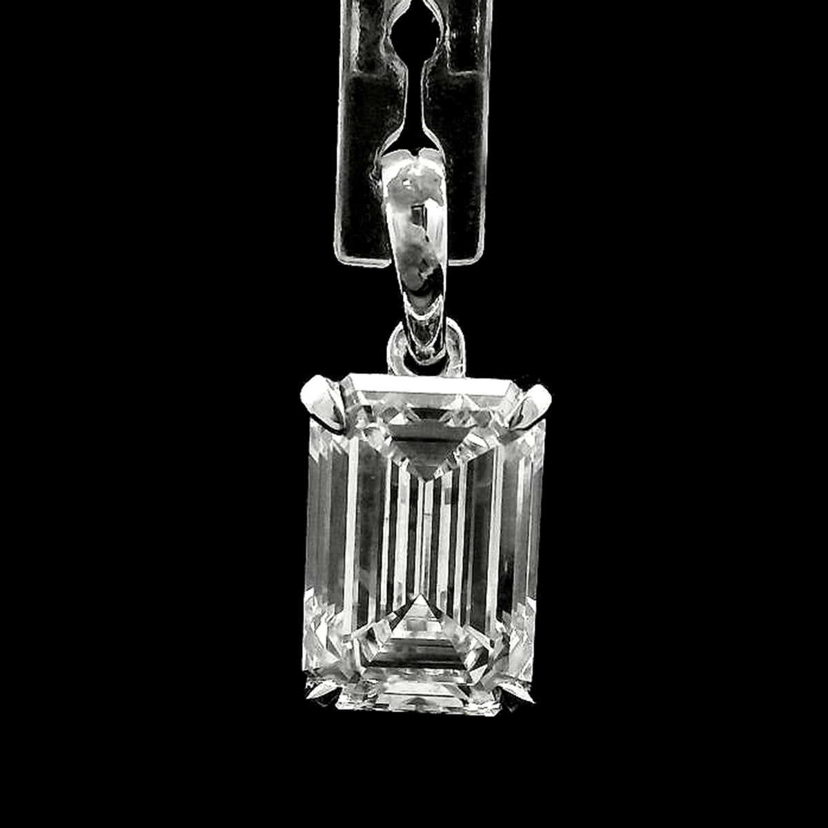 2.72 Carats Lab Grown Diamond 14K Gold Pendant