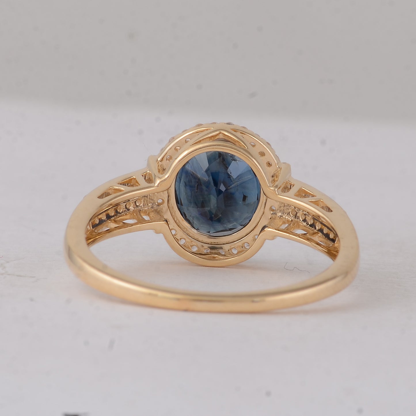 2.53 Ct Oval Sapphire 9K Gold Ring