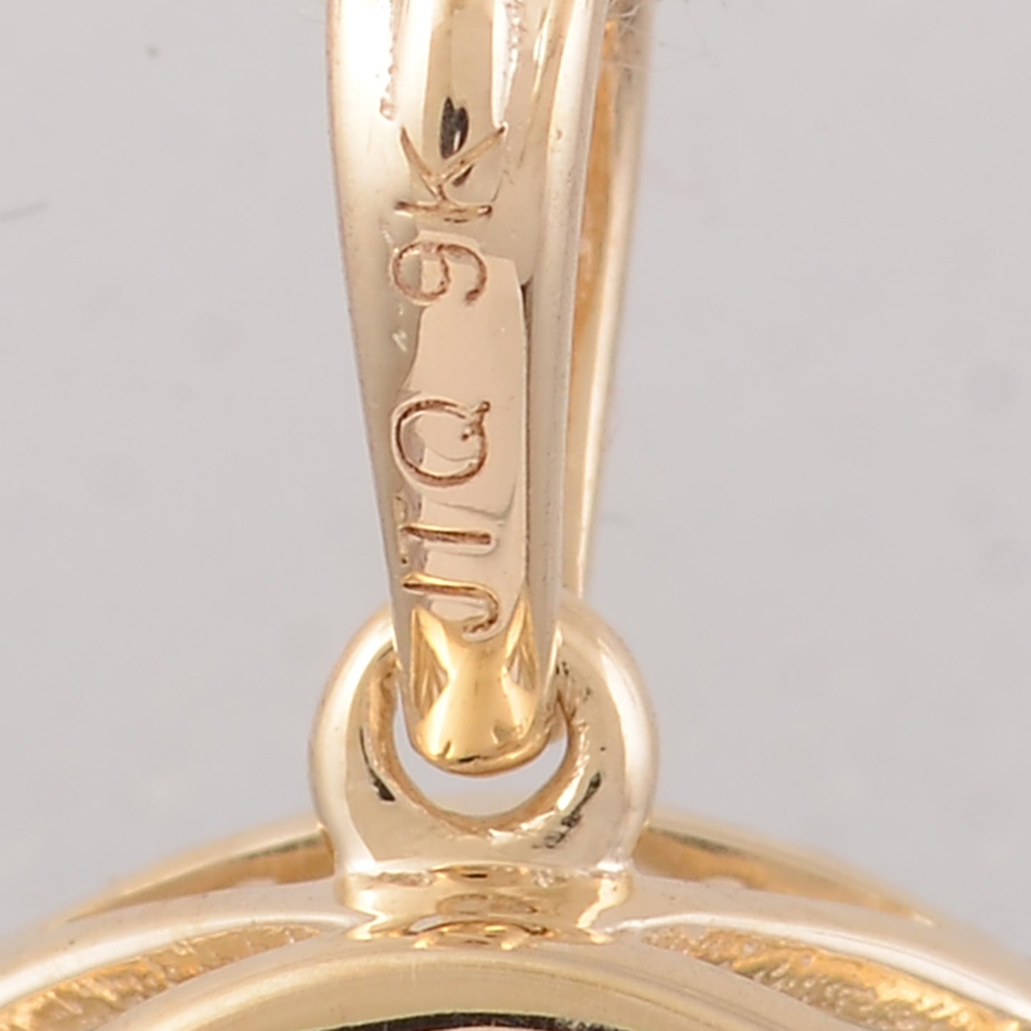 4.00 Ct Round Blue Topaz 9K Gold Pendant