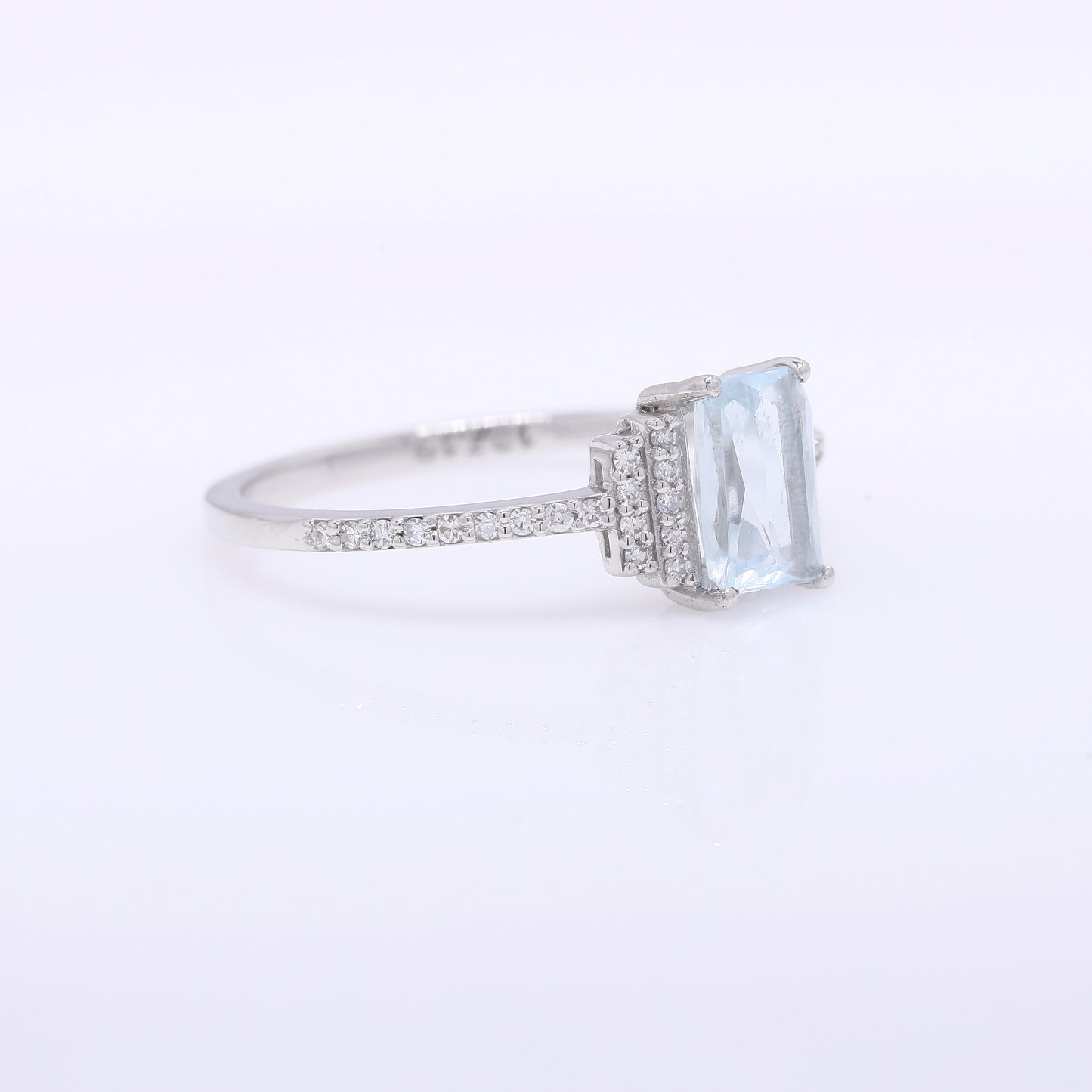 0.95 Ct Rectangle Mixed Cut Natural Aquamarine 950 Platinum Ring