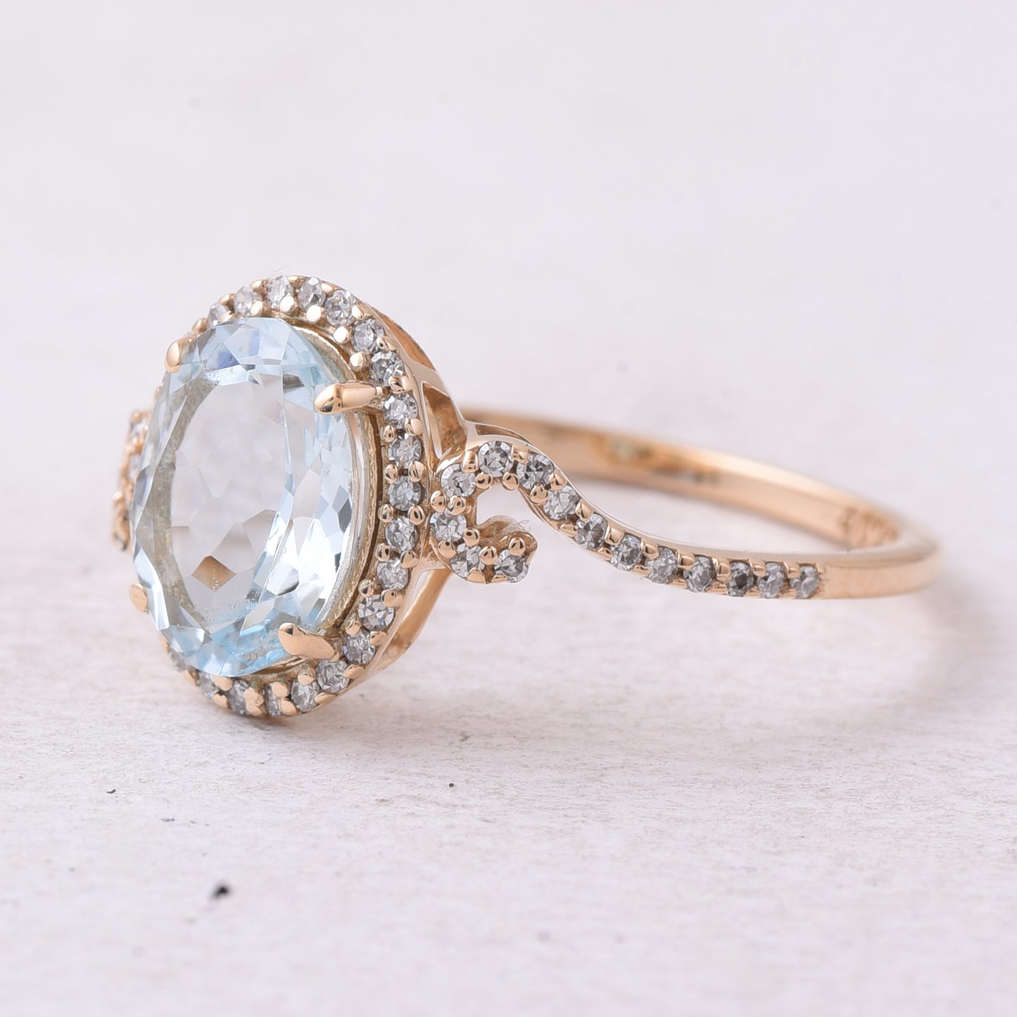 1.63 Ct Oval Mixed Cut Natural Aquamarine 14K Gold Ring
