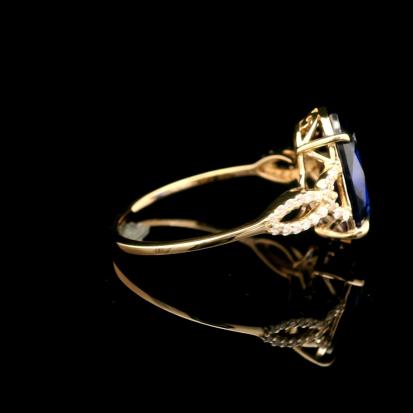 4.28 Ct Oval Mixed Cut Lab Grown Sapphire 14K Gold Ring